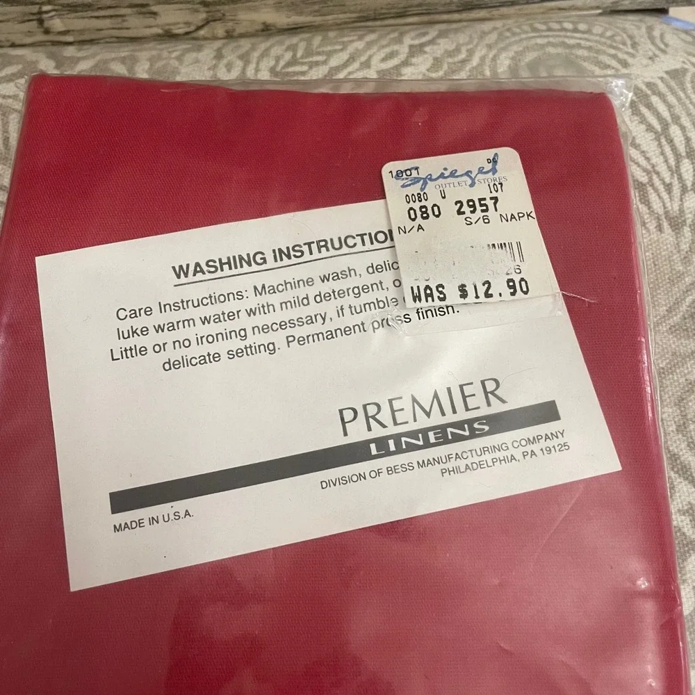 VINTAGE Spiegel Premier Linens 12 Red Napkins Camelot Polyester Cotton Set USA